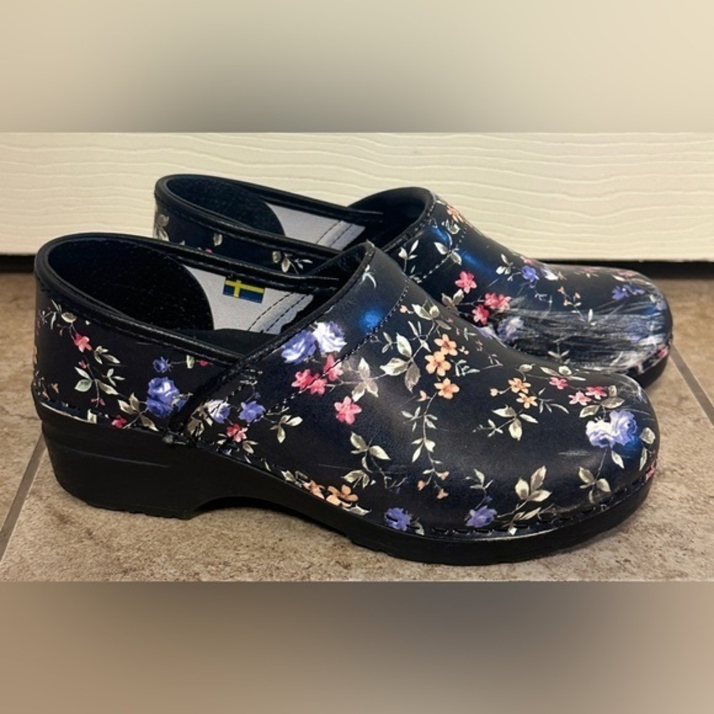 Bjork Swedish Comfort floral clogs, size EU 37, US 6.5